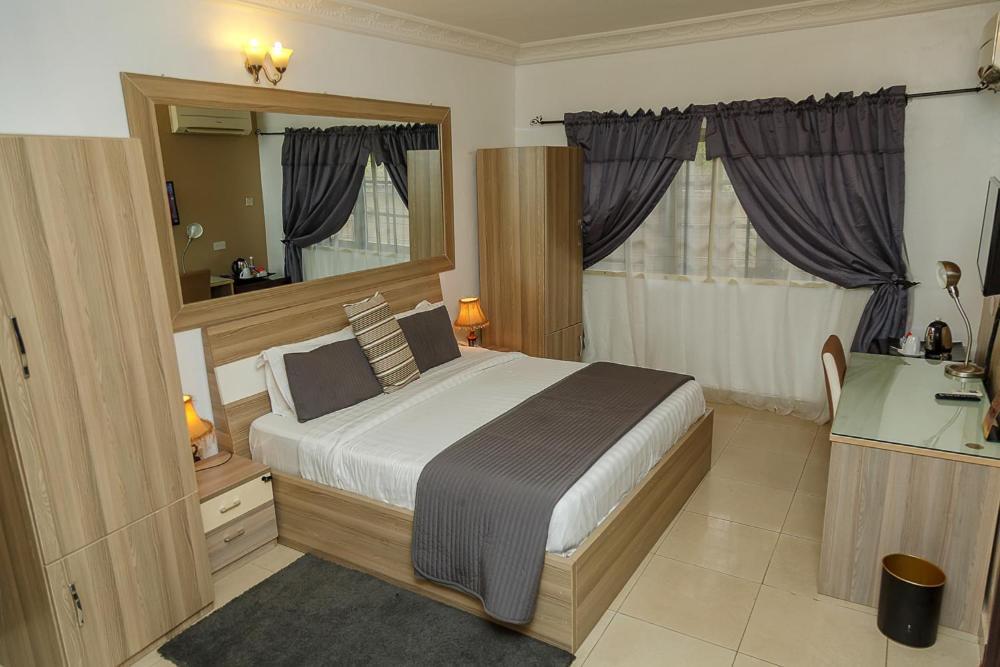 Apartment Royale Hotel & Suite Lagos Exterior foto